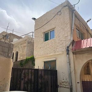 Private Apartment Near Al Karak Castle Exterior photo