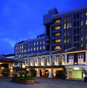 סינגפור Village Hotel Albert Court By Far East Hospitality Exterior photo