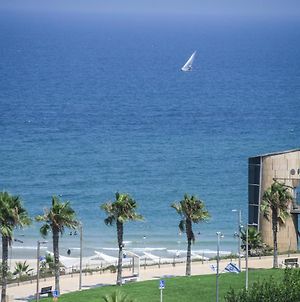 Herzelia 3 Bedroom Sea View Apartment By The Beach By Sea N Rent Exterior photo