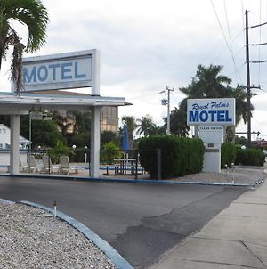 סטוארט Royal Palms Motel Exterior photo