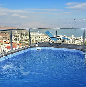 טבריה Luxury Suite With Jaccuzzi & Heated Pool Exterior photo