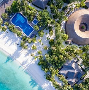 דיפושי Meeru Maldives Resort Island Exterior photo