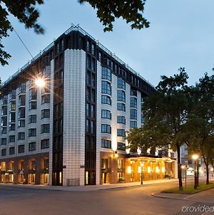 מלון Hilton Vienna Plaza Exterior photo