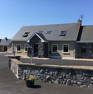 דולין O'Learys Lodge Exterior photo