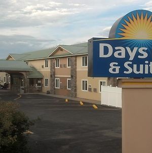 Days Inn & Suites By Wyndham גאניסון Exterior photo