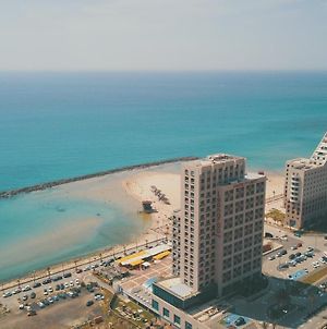 מגדל אלמוג חיפה - דירות בלו ביץ' על הים Exterior photo