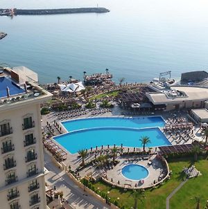 קיירניה Lords Palace Hotel Spa Casino Exterior photo