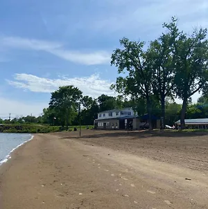 טרה הוט Beach House On Lake Exterior photo