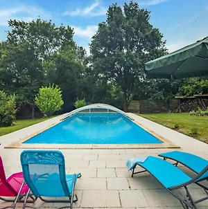 וילנב-סור-לו Holiday Home With Roofed Swimming Pool Exterior photo