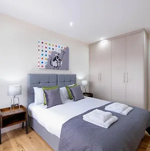 Oxford Rd 2 Bed Serviced Apartment 06 With Parking, Reading By 360Stays Exterior photo