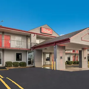Red Roof Inn & Suites Jackson, Tn Exterior photo