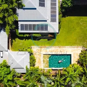 Zenhouse: 6-Br Balinese Tropical Oasis In Nightcliff Central Exterior photo