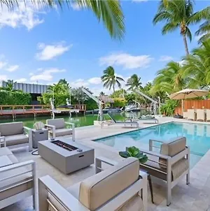 Gorgeous Waterfront Villa In מיאמי ביץ' Exterior photo