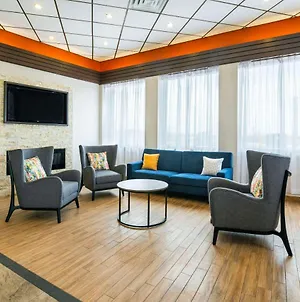 Comfort Inn & Suites בארי Exterior photo