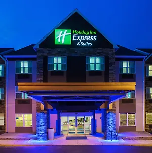 West Reading Holiday Inn Express & Suites Wyomissing, An Ihg Hotel Exterior photo
