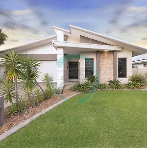 Leanyer Zenhouse: 4Br Stylish Work/Family Home In Muirhead Exterior photo