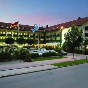 פלדקירכן Bauer Hotel Und Restaurant Exterior photo