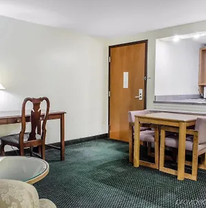 Denver Econo Lodge Inn & Suites Exterior photo
