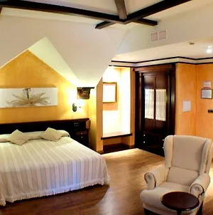 מונאצ'יל Hotel Los Cerezos Room photo