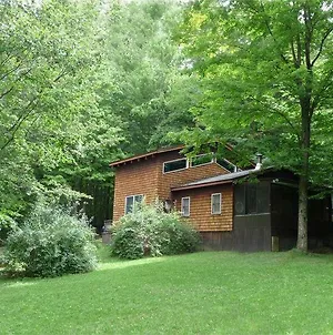 Penfield Cedarwood Lodge Exterior photo
