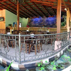 ליברייה Blue River Resort & Hot Springs Restaurant photo