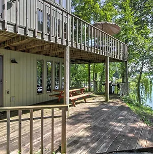 Waupaca Lakefront Home With Pool Table And Dock! Exterior photo